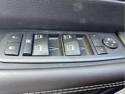 Used 2026 Chrysler Voyager LX FWD image 12
