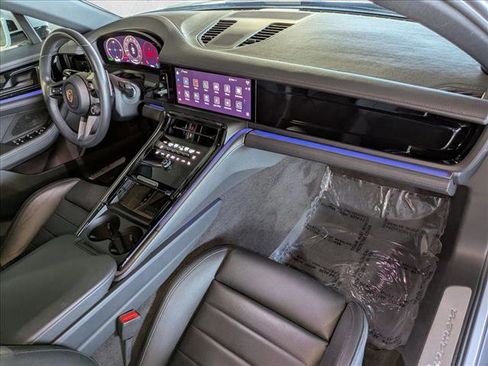 Used 2024 Porsche Panamera image 23