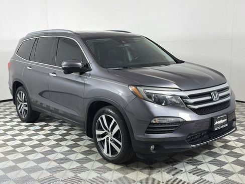 Used 2018 Honda Pilot Touring image 3