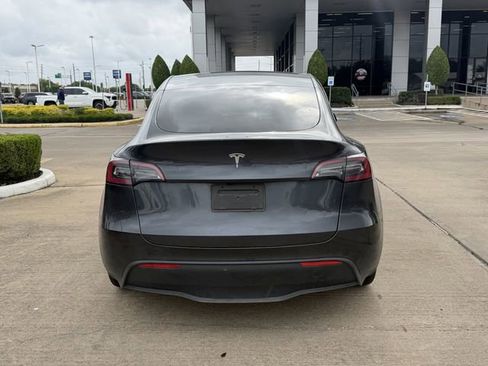Used 2024 Tesla Model Y Long Range RWD image 6