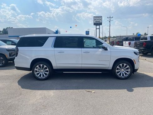 New 2025 Chevrolet Suburban Premier image 7