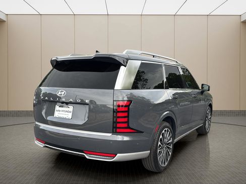 Used 2026 Hyundai Palisade Calligraphy FWD image 5