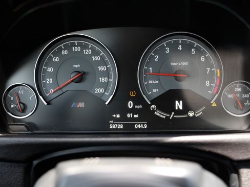 Used 2016 BMW M4 Convertible RWD image 32