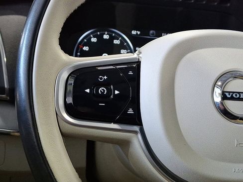 Used 2022 Volvo XC90 T5 Momentum image 21