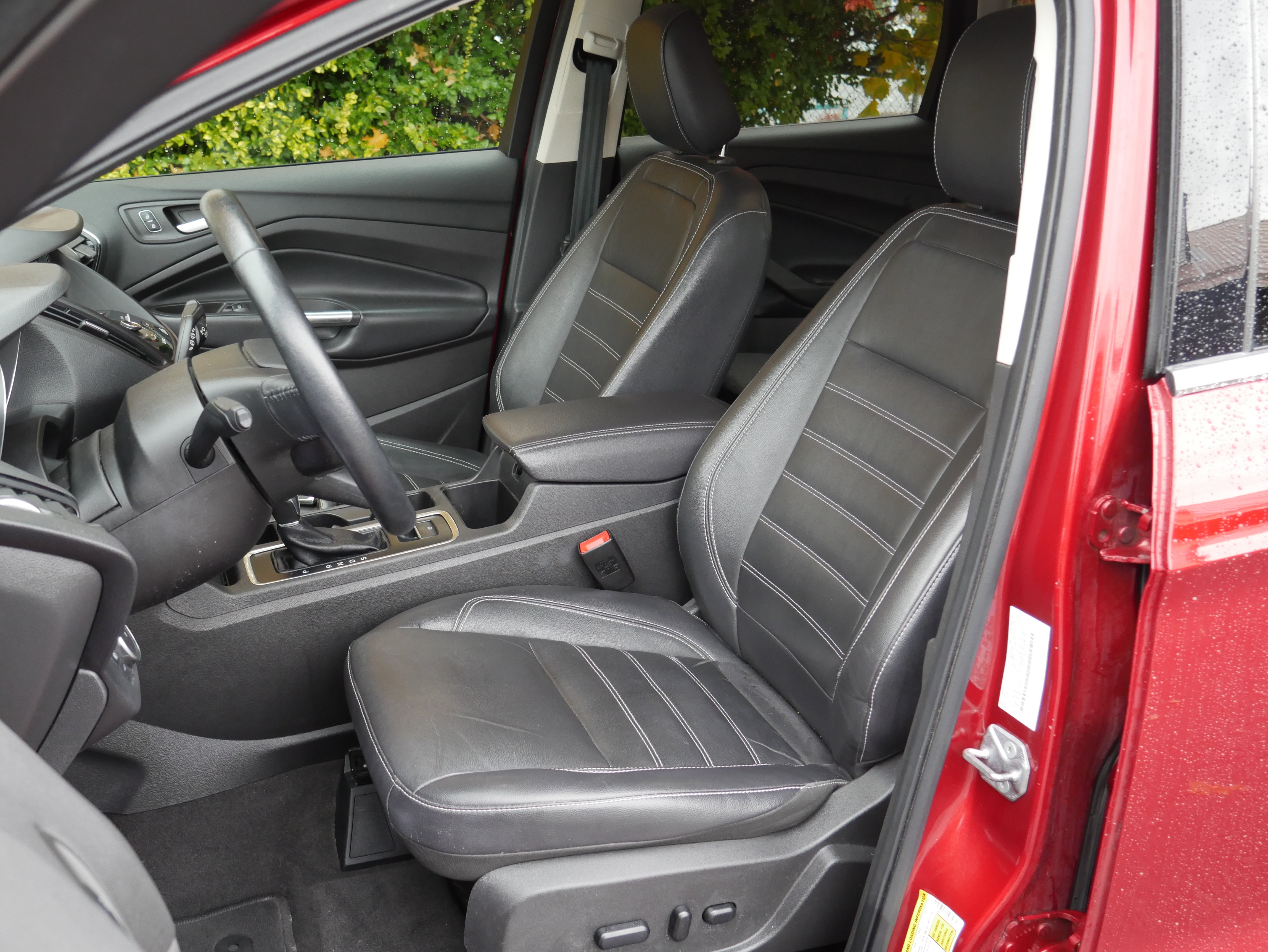 Used 2018 Ford Escape Titanium w/ Ford Safe & Smart Package AWD/4WD image 30