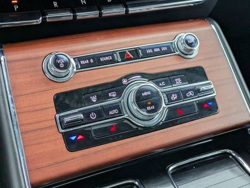 Used 2023 Lincoln Aviator Reserve AWD/4WD image 23
