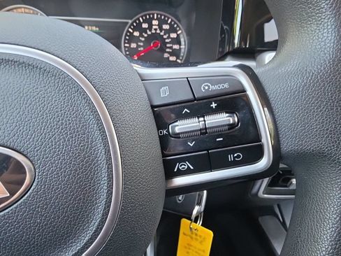 Used 2021 Kia Sorento LX FWD image 11