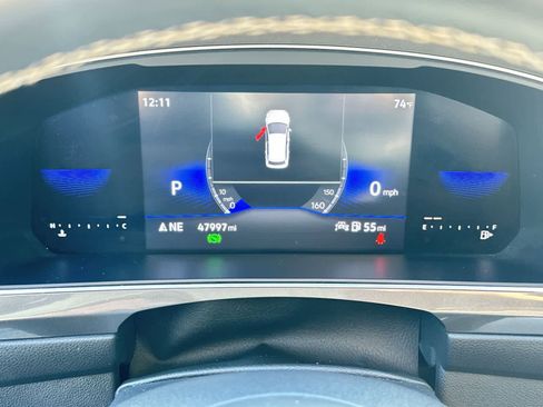 Used 2022 Volkswagen Tiguan SE w/ Panoramic Sunroof Package FWD image 22