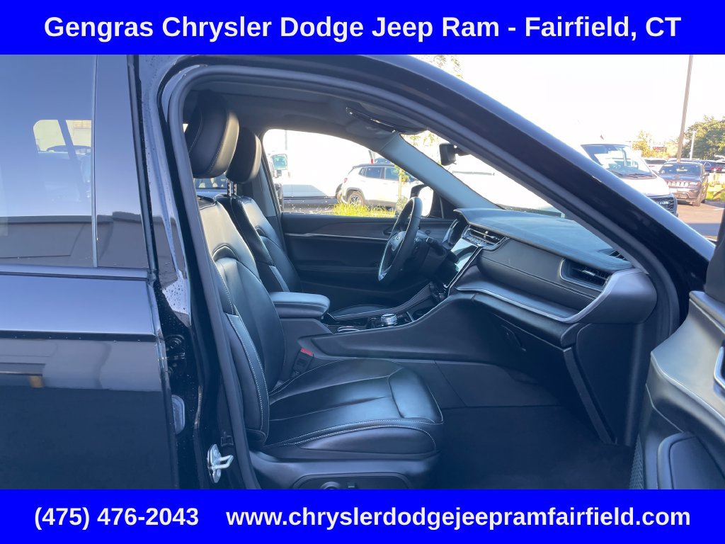 Used 2023 Jeep Grand Cherokee L Limited AWD/4WD image 19