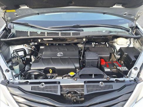 Used 2014 Toyota Sienna LE image 22