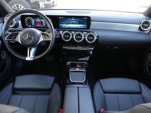 Used 2025 Mercedes-Benz CLA 250 image 2