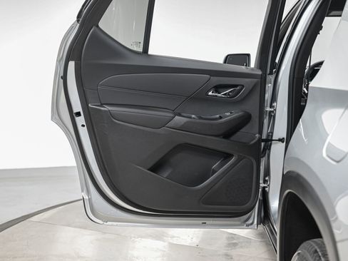 Used 2022 Chevrolet Traverse LT image 25