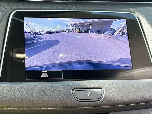 Used 2023 Cadillac XT4 Luxury w/ Cold Weather Package image 13