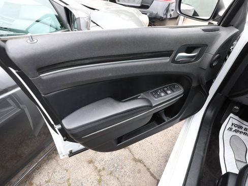 Used 2017 Chrysler 300 Limited AWD/4WD image 14