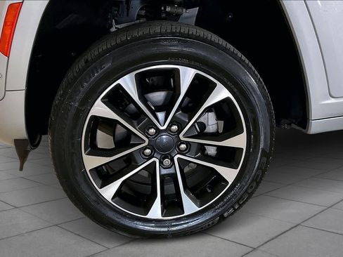 Used 2022 Jeep Grand Cherokee Overland image 11