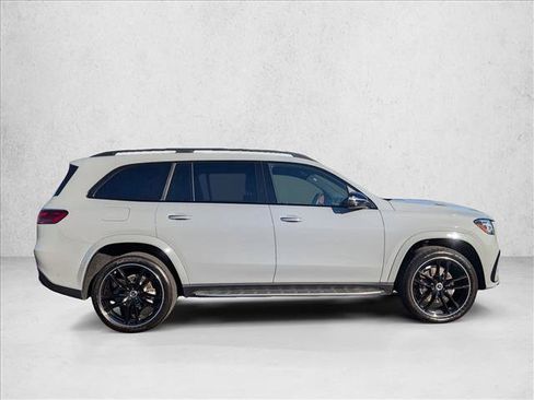 Used 2025 Mercedes-Benz GLS 580 4MATIC image 4