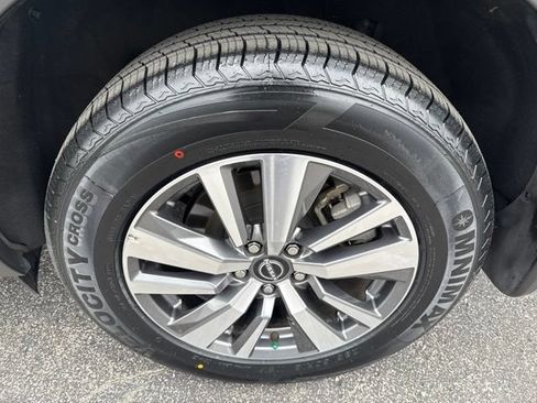 Used 2024 Nissan Pathfinder SL AWD/4WD image 11