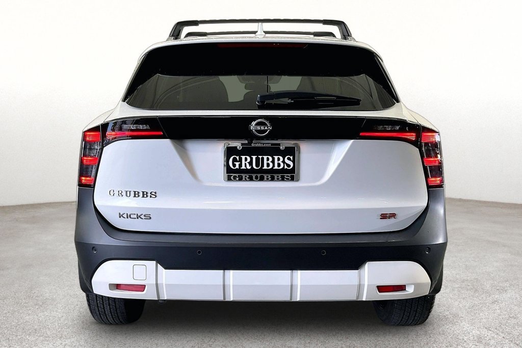 Used 2025 Nissan Kicks SR FWD image 5