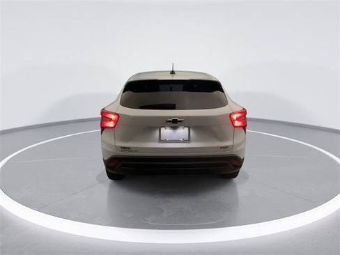 Used 2025 Chevrolet Trax RS image 3