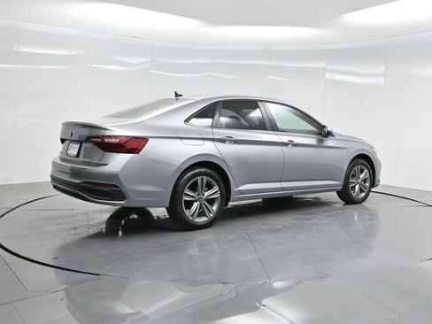 Used 2024 Volkswagen Jetta SE w/ Panoramic Sunroof Package image 33