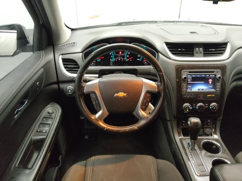 Used 2017 Chevrolet Traverse LT w/ Style and Technology Package FWD image 22