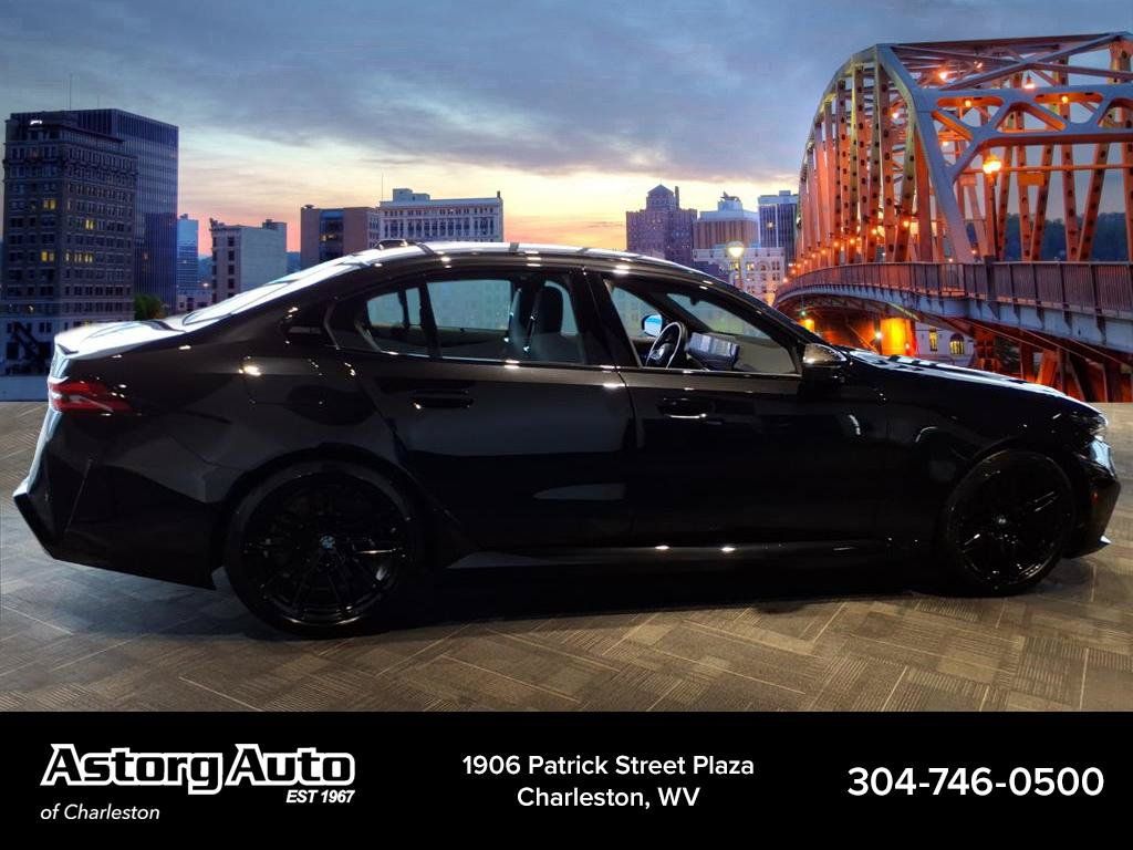 Used 2025 BMW M5 w/ Carbon Package AWD/4WD image 2
