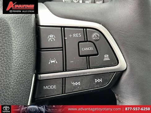 Used 2024 Toyota Grand Highlander AWD image 28