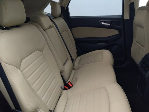 Used 2019 Ford Edge SE FWD image 19