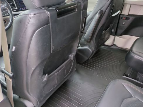 Used 2018 Chrysler Pacifica Touring-L Plus w/ Tire & Wheel Group FWD image 8