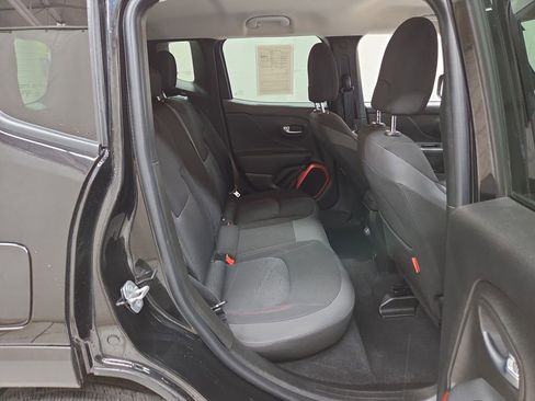 Used 2018 Jeep Renegade Trailhawk AWD/4WD image 11