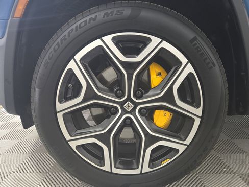 Used 2022 Rivian R1T Adventure AWD/4WD image 9