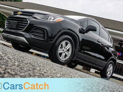 Used 2020 Chevrolet Trax LT w/ LT Convenience Package FWD image 4