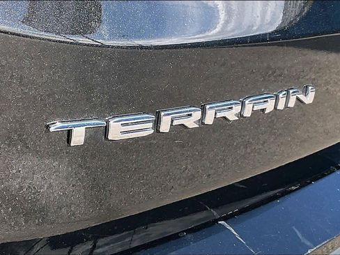 Used 2024 GMC Terrain SLE image 31