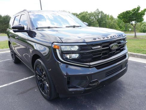 Used 2025 Ford Expedition Platinum w/ Stealth Appearance Package AWD/4WD image 23