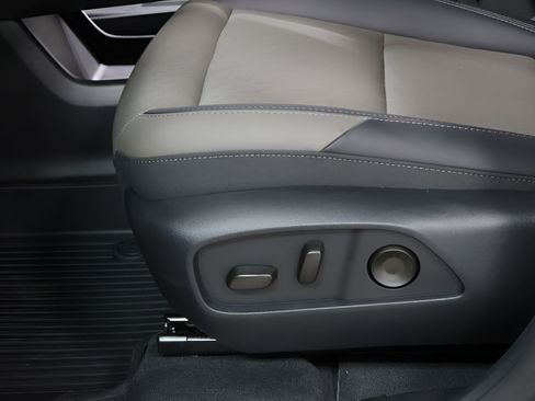 New 2026 Chevrolet Equinox LT w/ Convenience Package II AWD/4WD image 18