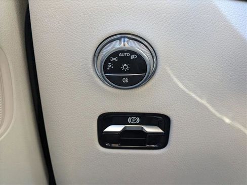 Used 2026 Mercedes-Benz GLC 300 image 11