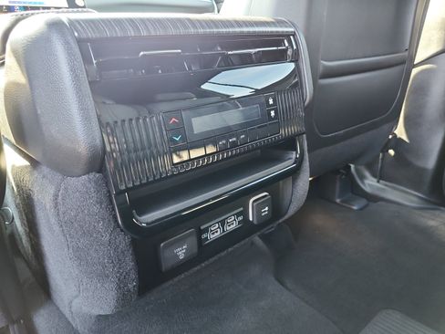 Used 2024 Jeep Wagoneer Series II w/ Flexible Seating Group AWD/4WD image 17
