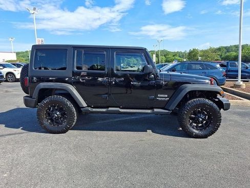 Used 2015 Jeep Wrangler Unlimited Sport w/ Quick Order Package 24S AWD/4WD image 9