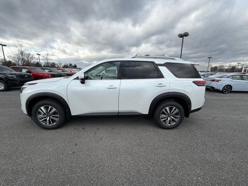 New 2025 Nissan Pathfinder SL image 8