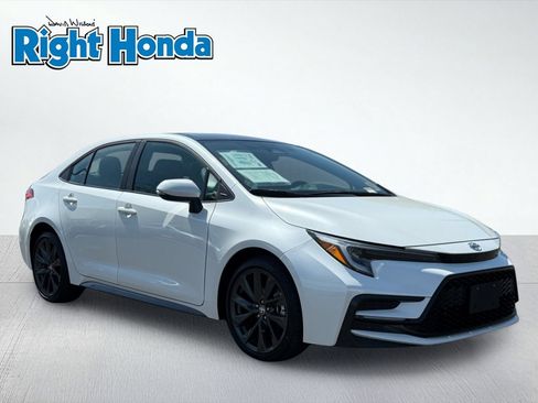 Used 2025 Toyota Corolla SE FWD image 10