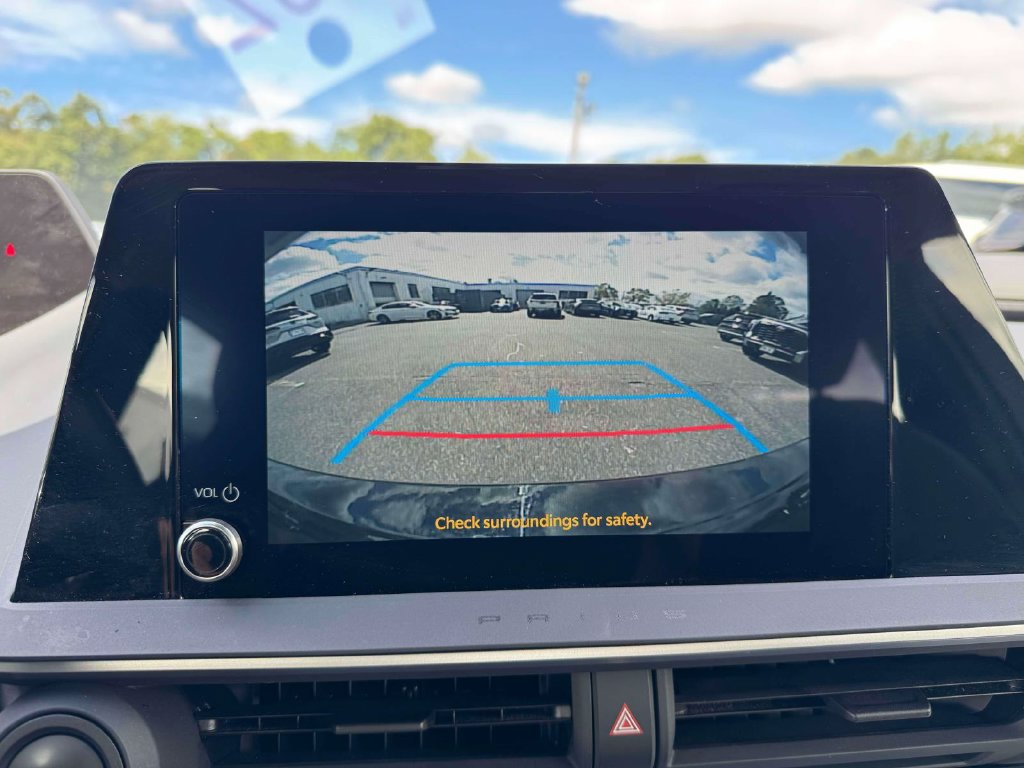 Used 2025 Toyota Prius LE FWD image 28