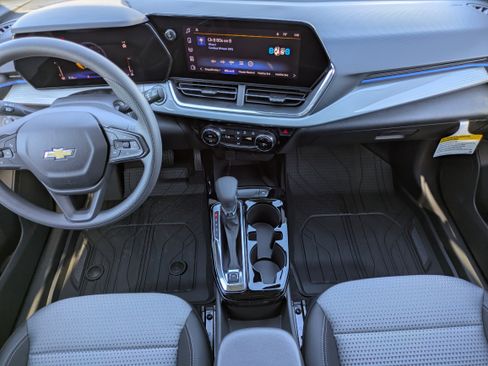 New 2026 Chevrolet Trax LT w/ Sunroof Package image 9