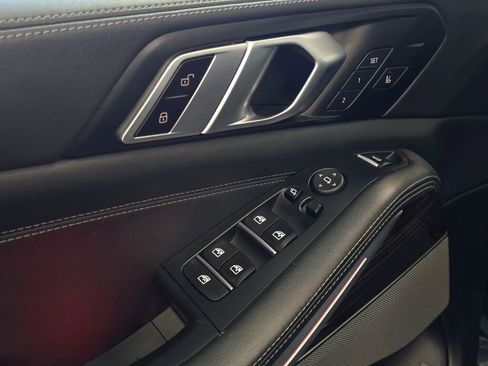 Used 2025 BMW X5 xDrive50e image 38