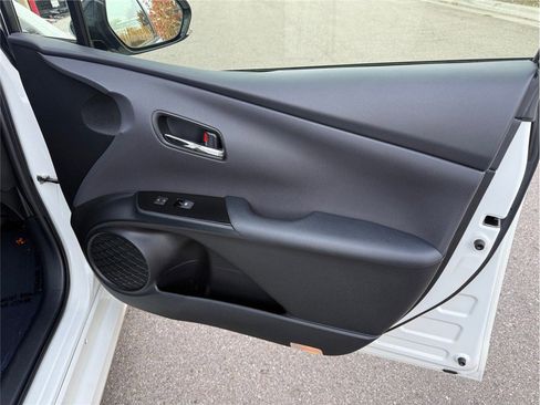 Used 2017 Toyota Prius Three Touring image 32