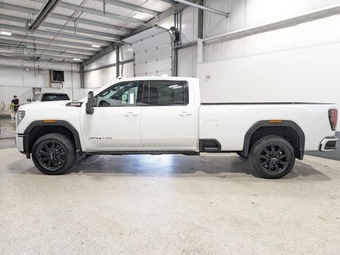 Used 2024 GMC Sierra 2500 AT4 w/ AT4 Premium Plus Package AWD/4WD image 6