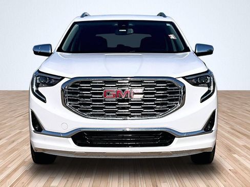 Used 2019 GMC Terrain Denali w/ Driver Alert Package II FWD image 3