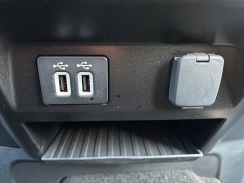 Used 2020 Ford F150 XLT image 40