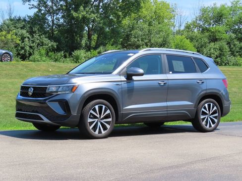 Used 2023 Volkswagen Taos SE w/ Panoramic Sunroof Package AWD/4WD image 19