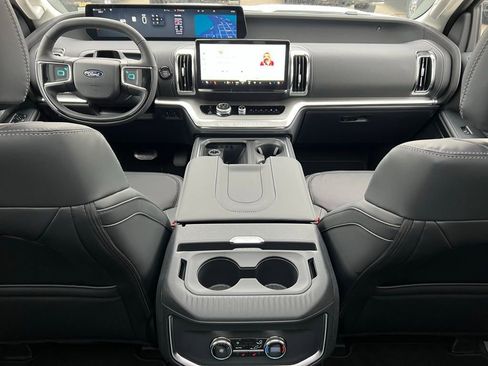 New 2025 Ford Expedition Max Platinum w/ Driver's Package image 27