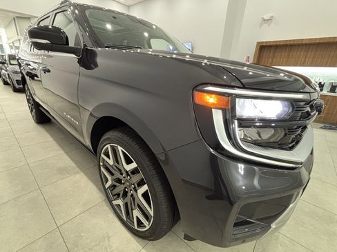 New 2026 Ford Expedition Max Platinum image 12